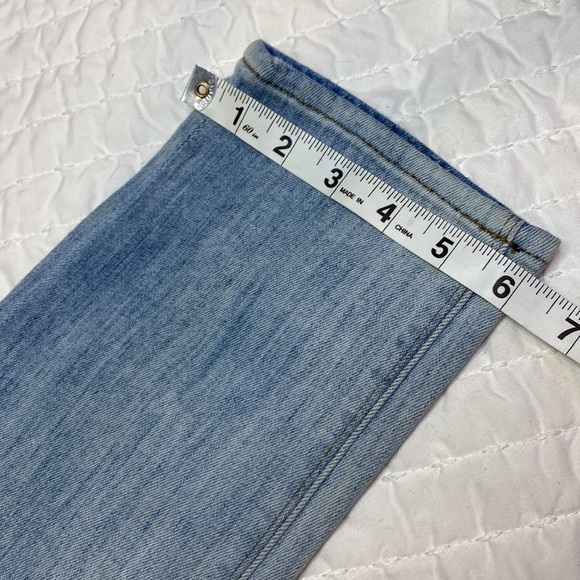 Hudson Leigh Boyfriend Fit Distressed Mid Rise Button Fly Jeans Light Wash | 26 - Picture 14 of 15